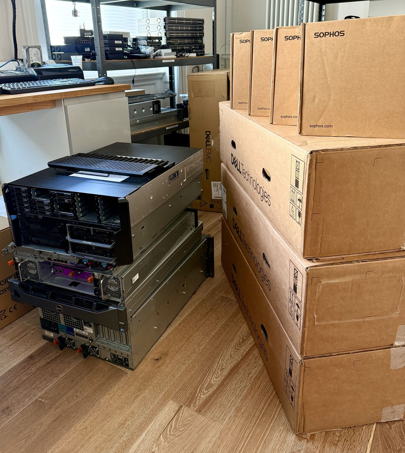 Servers, storage arrays and HCI nodes